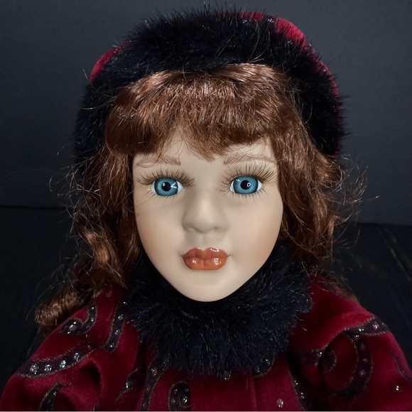 Collectors Choice PAIGE Windup Musical Porcelain Doll DanDee - Picture 2 of 16